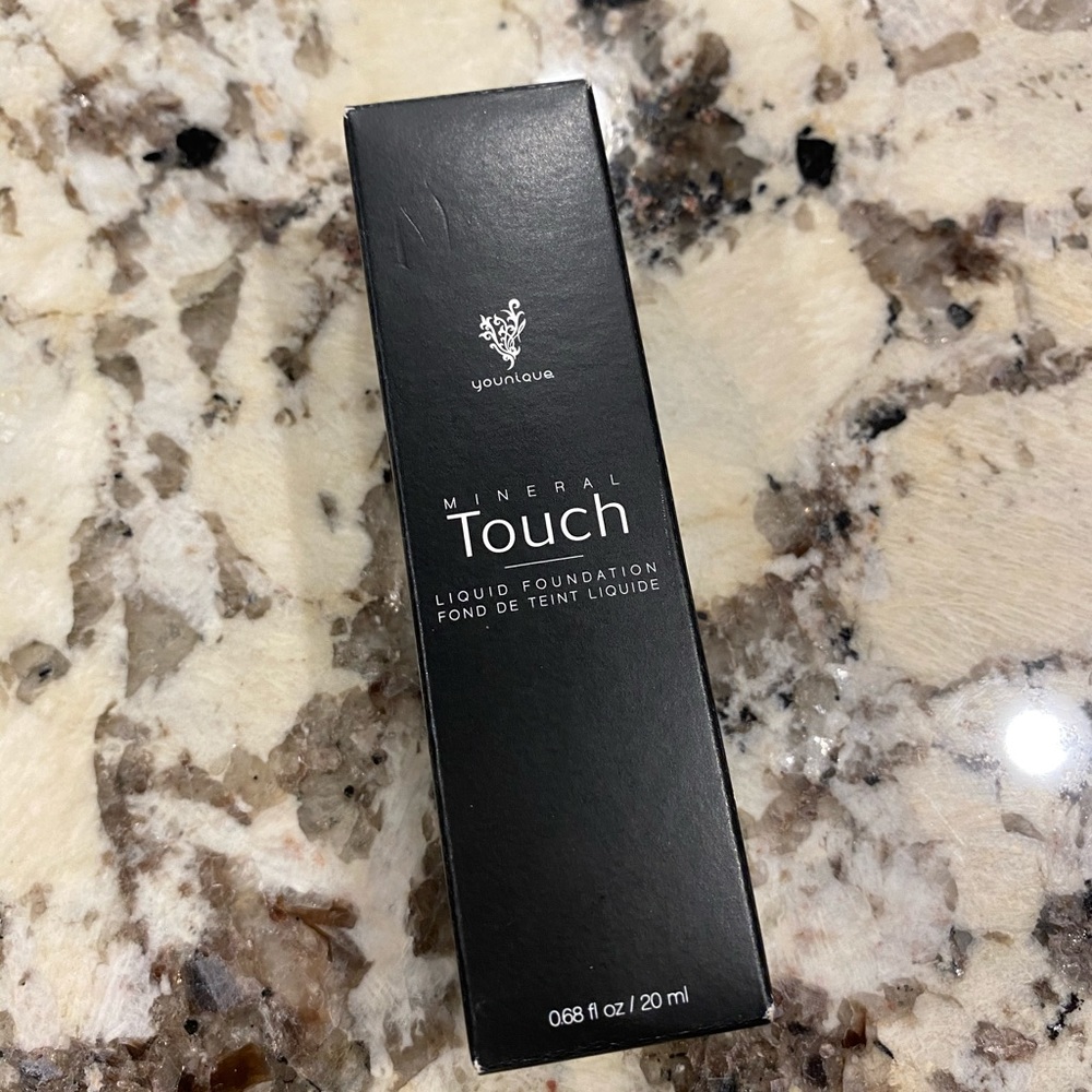 Younique mineral liquid foundation